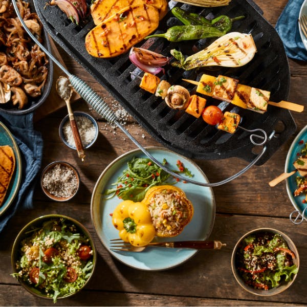 Probieren Sie Grillkäse, Tofu und Gemüse für abwechslungsreichen Grillgenuss.