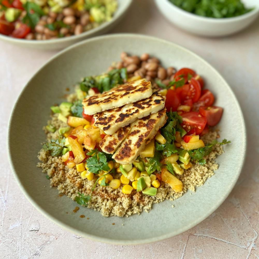 Salat Bowl mit Halloumi