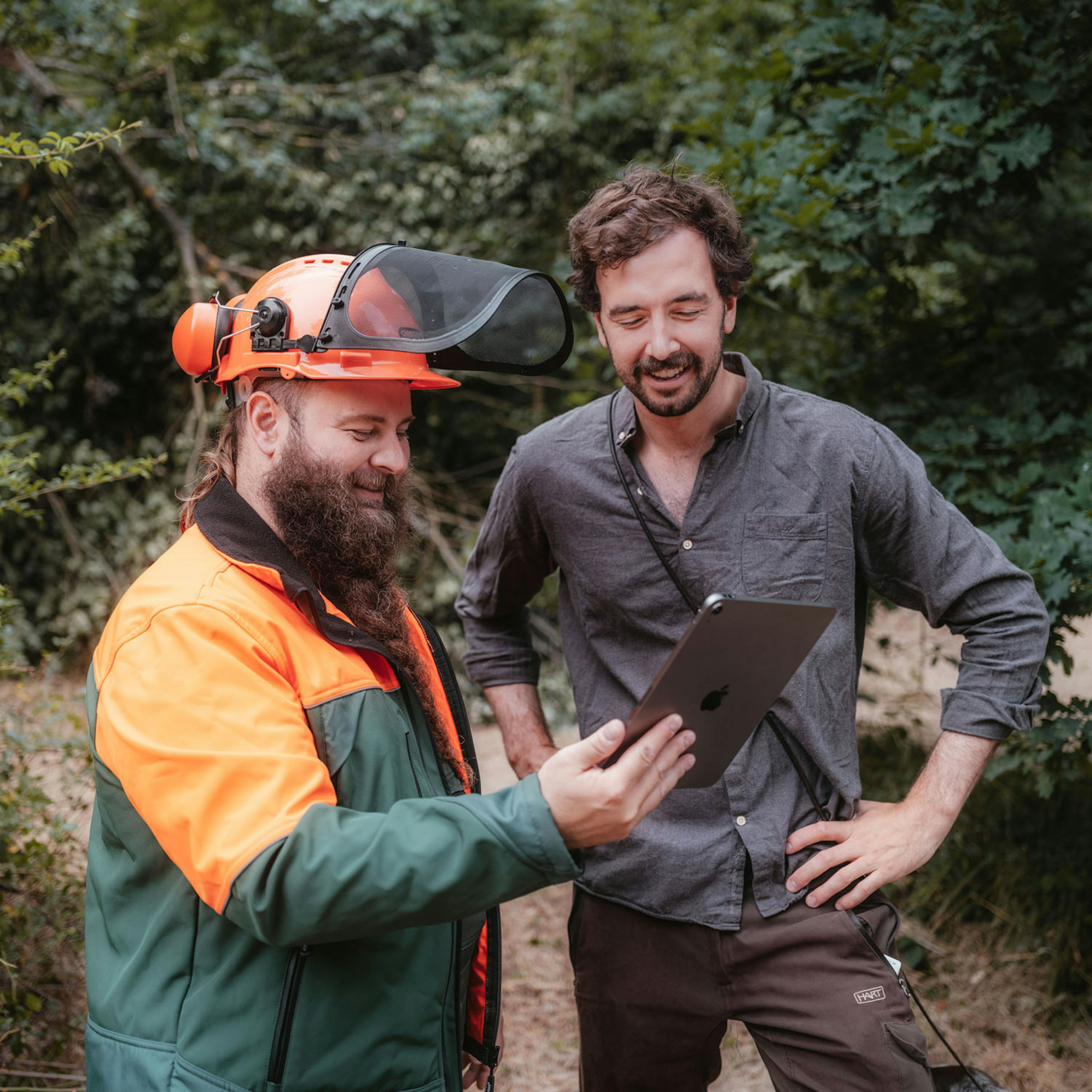 A forester and a forest administrativ looking at the Dynamic Forest App